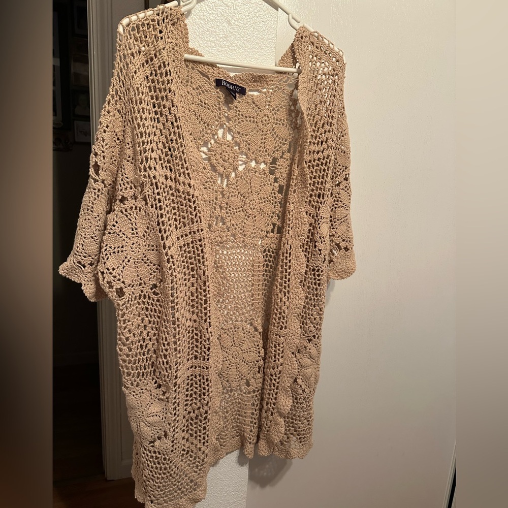 Knitted cardigan.